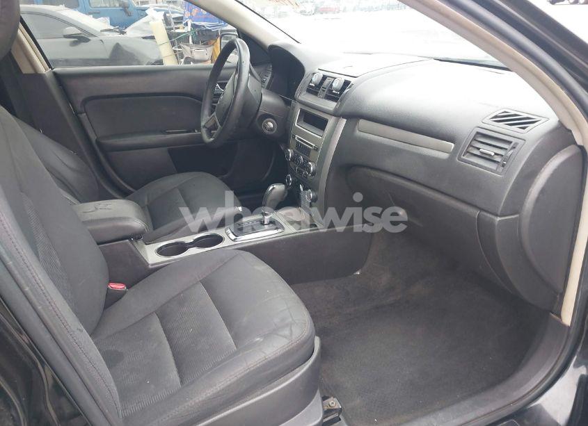 Photo 5 of 2011 Ford Fusion SE (VIN 3FAHP0HA2BR322918)