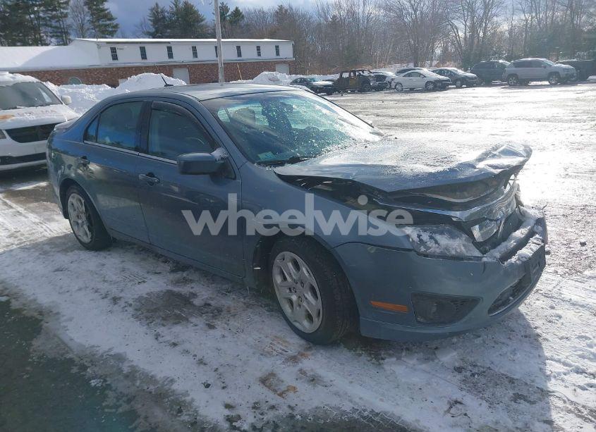 2011 Ford Fusion SE (VIN 3FAHP0HA2BR332929) main photo