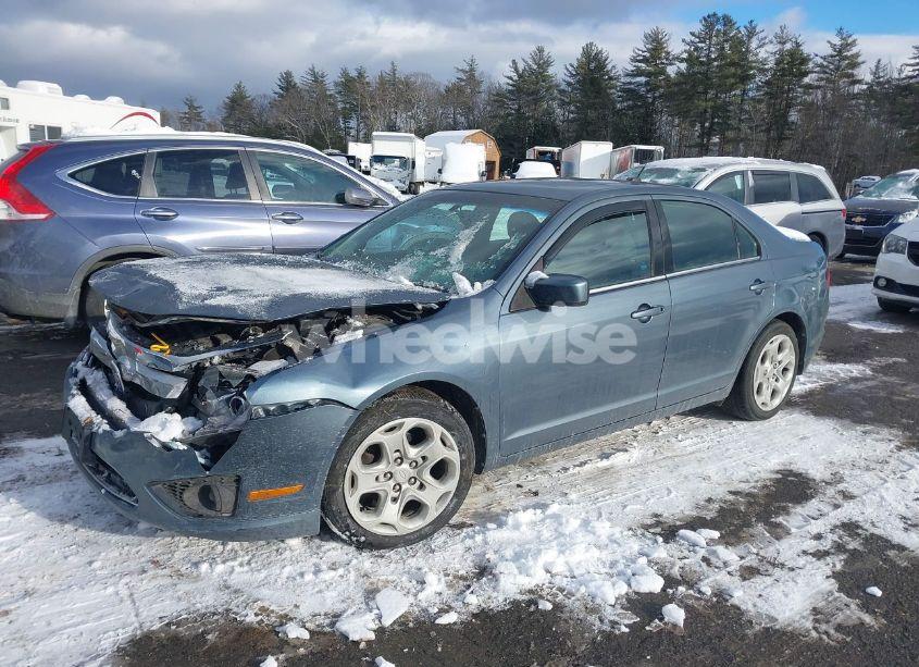 Photo 2 of 2011 Ford Fusion SE (VIN 3FAHP0HA2BR332929)