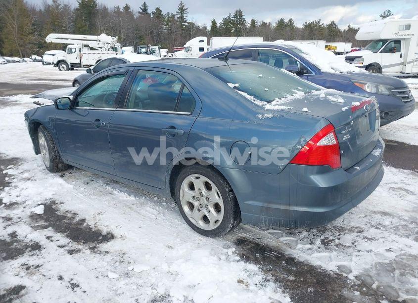 Photo 3 of 2011 Ford Fusion SE (VIN 3FAHP0HA2BR332929)