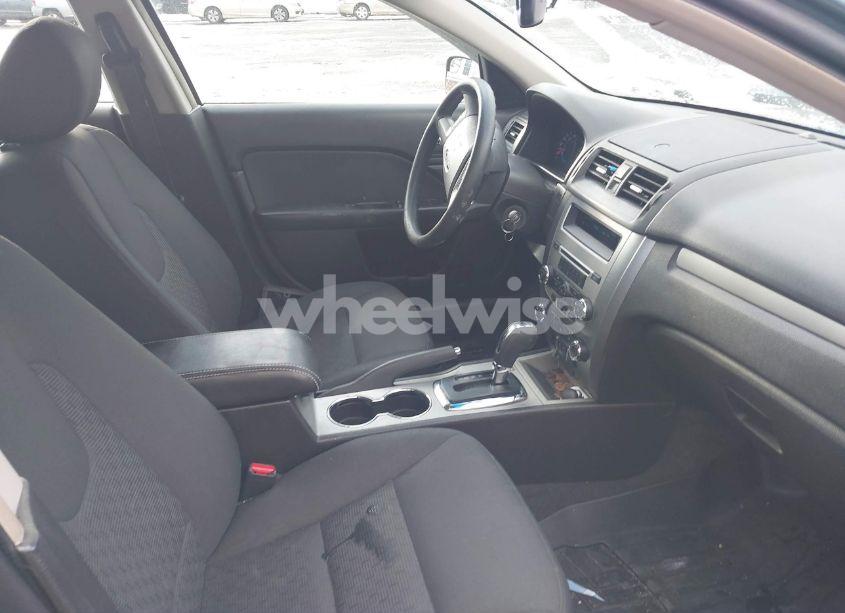 Photo 5 of 2011 Ford Fusion SE (VIN 3FAHP0HA2BR332929)