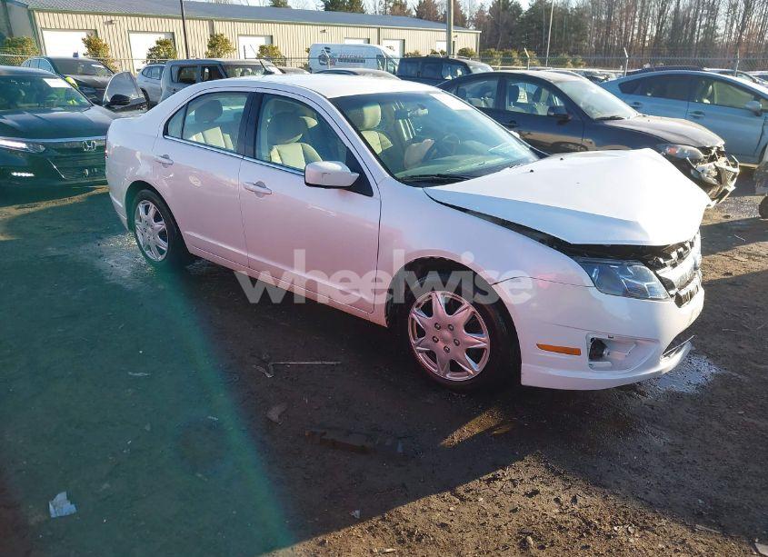 2011 Ford Fusion SE (VIN 3FAHP0HA2BR339878) main photo