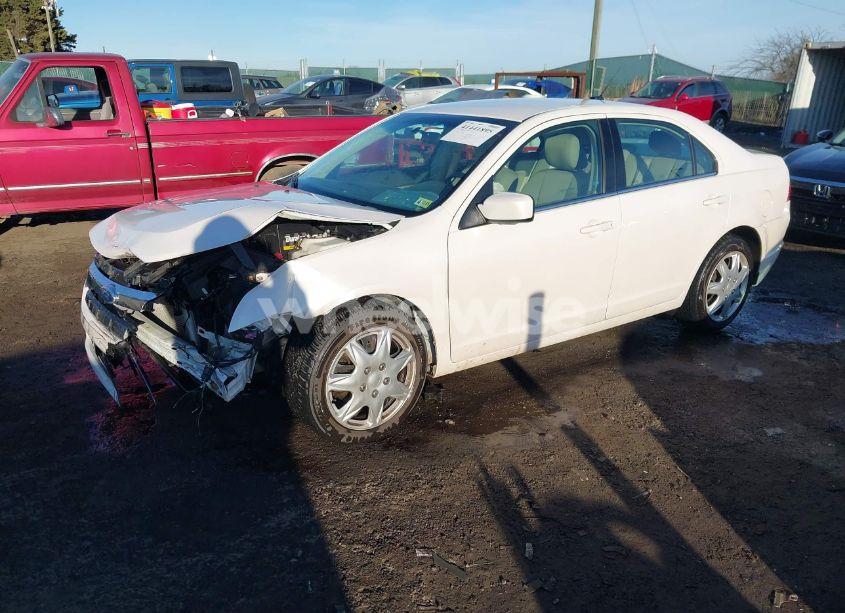 Photo 2 of 2011 Ford Fusion SE (VIN 3FAHP0HA2BR339878)