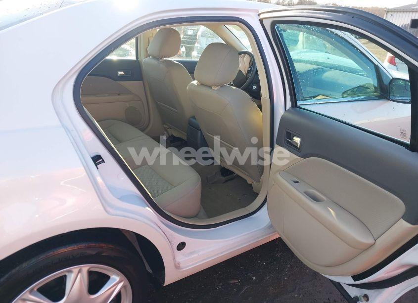 Photo 8 of 2011 Ford Fusion SE (VIN 3FAHP0HA2BR339878)