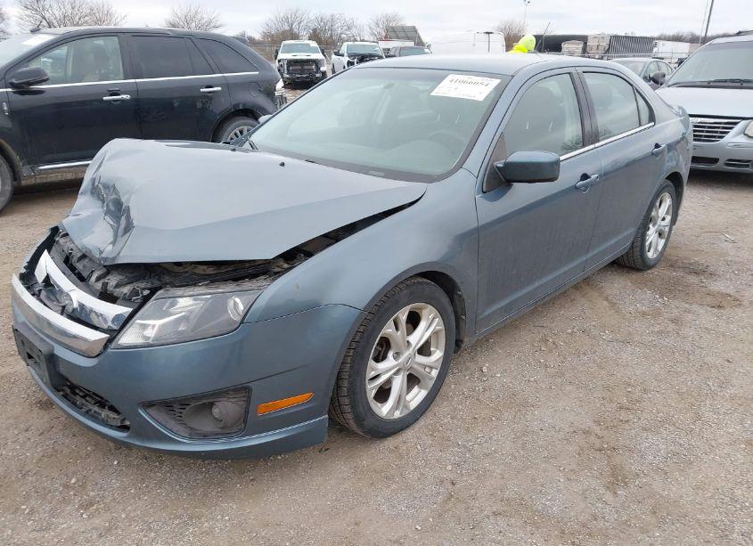 Photo 2 of 2012 Ford Fusion SE (VIN 3FAHP0HA2CR128617)