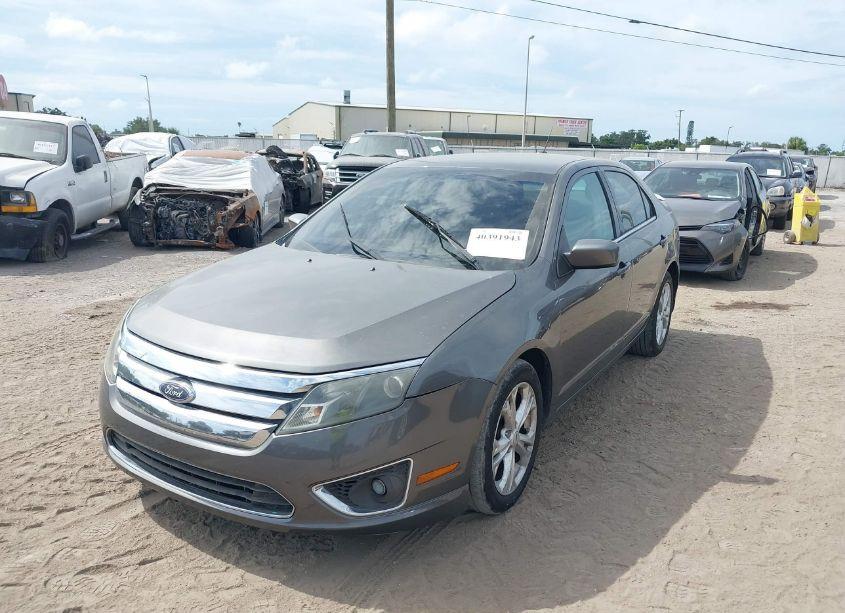 Photo 2 of 2012 Ford Fusion SE (VIN 3FAHP0HA2CR233464)