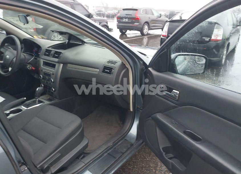 Photo 5 of 2012 Ford Fusion SE (VIN 3FAHP0HA2CR271065)