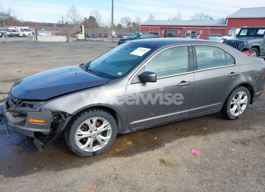 Photo 2 of 2012 Ford Fusion SE (VIN 3FAHP0HA2CR276721)