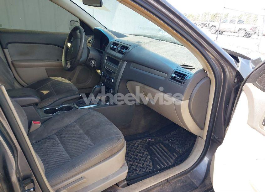 Photo 5 of 2012 Ford Fusion SE (VIN 3FAHP0HA2CR295740)