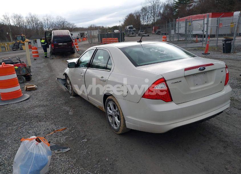 Photo 3 of 2012 Ford Fusion SE (VIN 3FAHP0HA2CR314772)