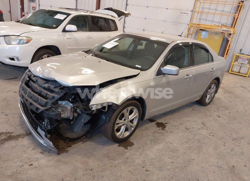 Photo 2 of 2012 Ford Fusion SE (VIN 3FAHP0HA2CR316215)