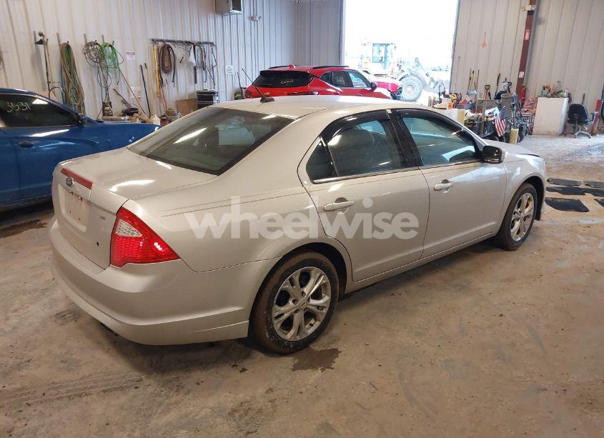 Photo 4 of 2012 Ford Fusion SE (VIN 3FAHP0HA2CR316215)