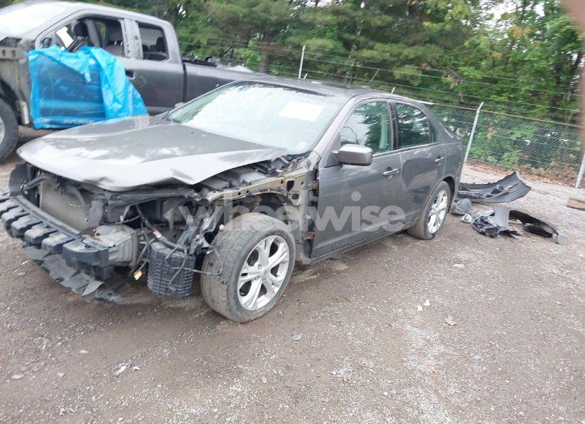 Photo 2 of 2012 Ford Fusion SE (VIN 3FAHP0HA2CR331457)