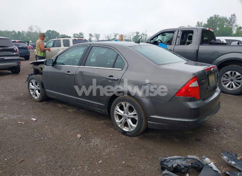 Photo 3 of 2012 Ford Fusion SE (VIN 3FAHP0HA2CR331457)