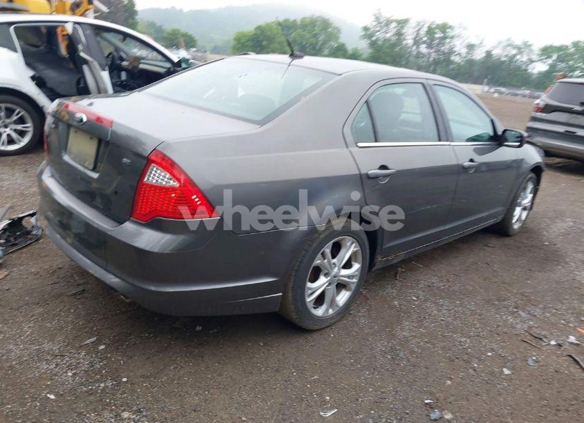 Photo 4 of 2012 Ford Fusion SE (VIN 3FAHP0HA2CR331457)