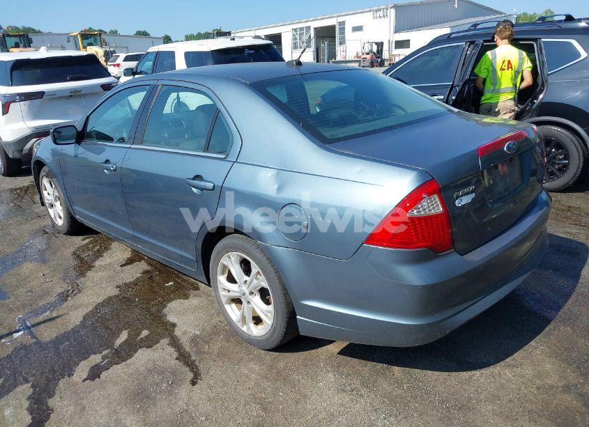 Photo 3 of 2012 Ford Fusion SE (VIN 3FAHP0HA2CR341244)