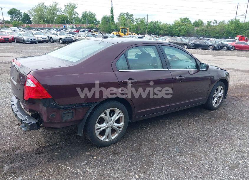 Photo 4 of 2012 Ford Fusion SE (VIN 3FAHP0HA2CR371330)