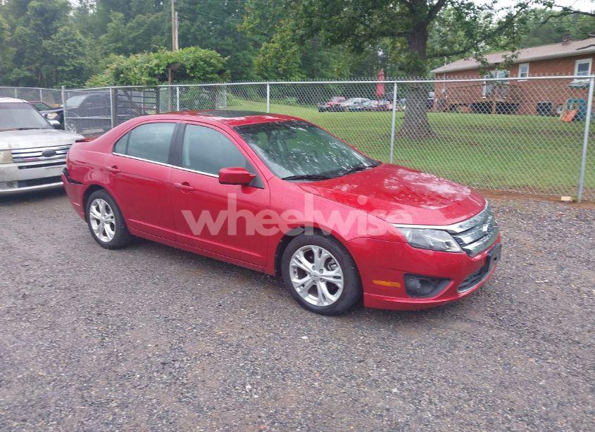 2012 Ford Fusion SE (VIN 3FAHP0HA2CR392890) main photo