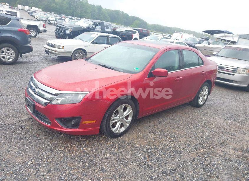 Photo 2 of 2012 Ford Fusion SE (VIN 3FAHP0HA2CR392890)