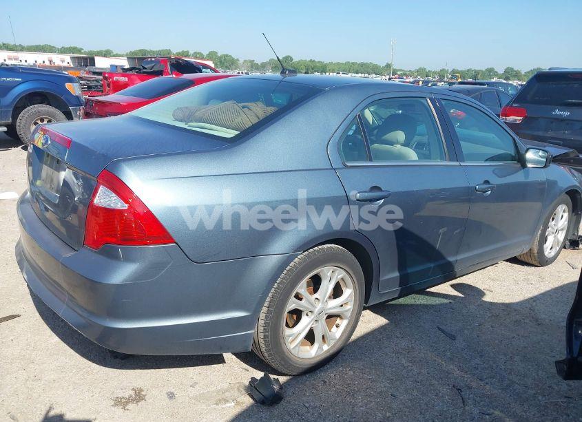 Photo 4 of 2012 Ford Fusion SE (VIN 3FAHP0HA2CR437066)