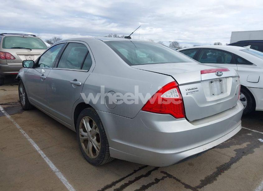 Photo 3 of 2012 Ford Fusion SE (VIN 3FAHP0HA2CR441375)