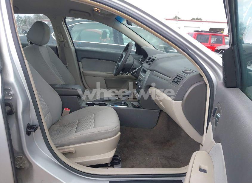 Photo 5 of 2012 Ford Fusion SE (VIN 3FAHP0HA2CR441375)