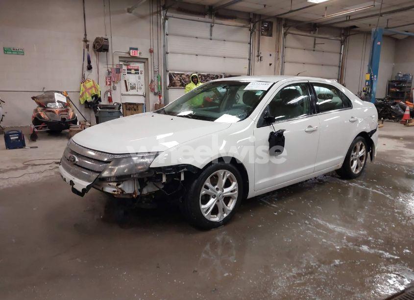 Photo 2 of 2012 Ford Fusion SE (VIN 3FAHP0HA2CR441652)
