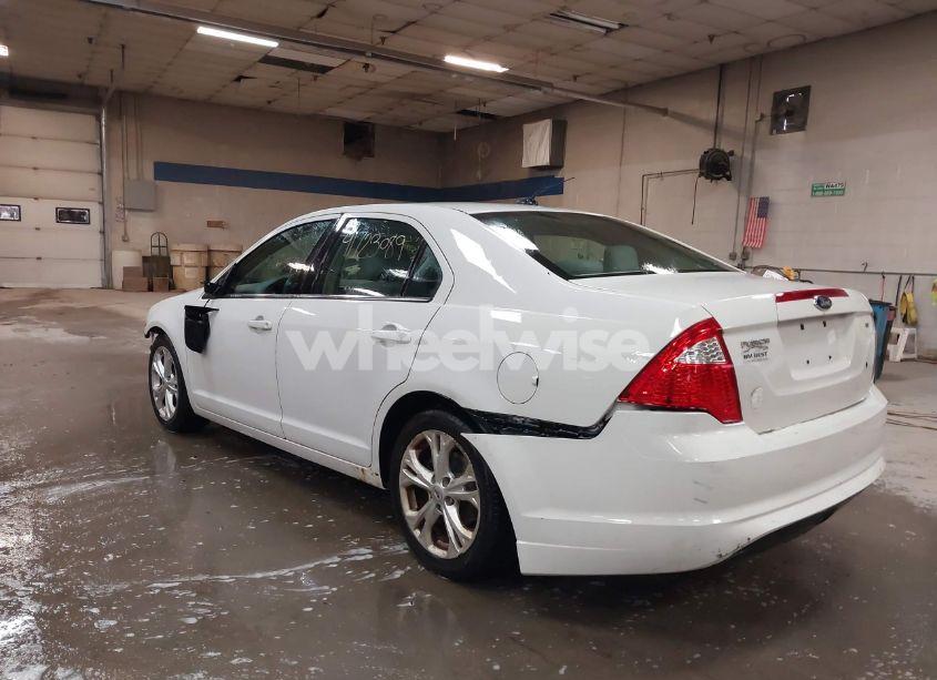 Photo 3 of 2012 Ford Fusion SE (VIN 3FAHP0HA2CR441652)