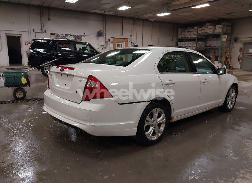 Photo 4 of 2012 Ford Fusion SE (VIN 3FAHP0HA2CR441652)