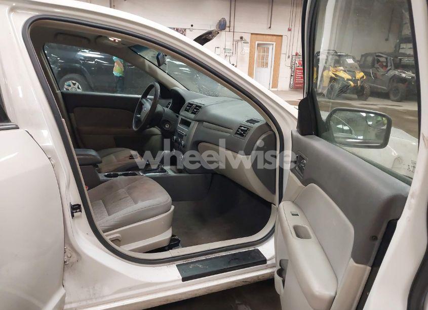 Photo 5 of 2012 Ford Fusion SE (VIN 3FAHP0HA2CR441652)