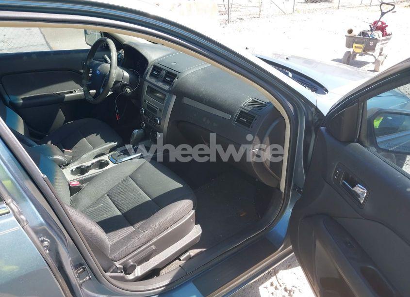 Photo 5 of 2012 Ford Fusion SE (VIN 3FAHP0HA2CR441702)