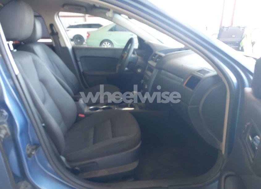 Photo 5 of 2010 Ford Fusion SE (VIN 3FAHP0HA3AR102508)