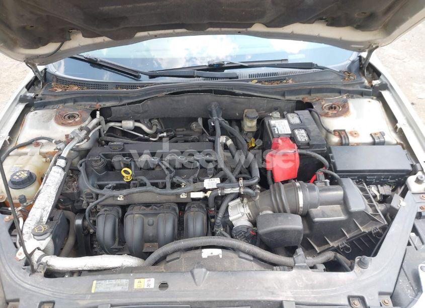 Photo 10 of 2010 Ford Fusion SE (VIN 3FAHP0HA3AR141275)
