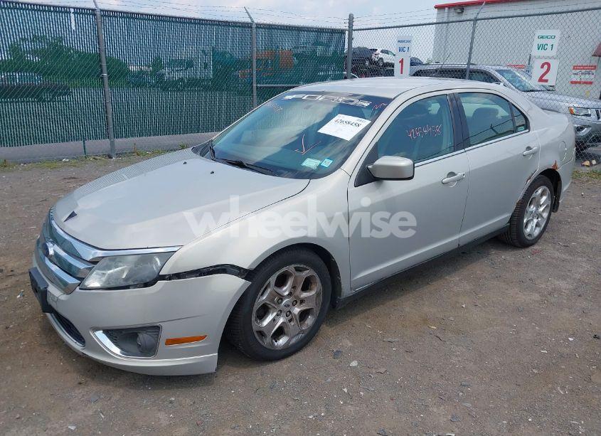 Photo 2 of 2010 Ford Fusion SE (VIN 3FAHP0HA3AR141275)