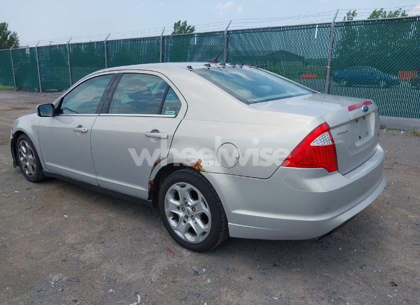 Photo 3 of 2010 Ford Fusion SE (VIN 3FAHP0HA3AR141275)