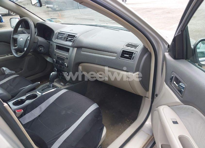 Photo 5 of 2010 Ford Fusion SE (VIN 3FAHP0HA3AR141275)