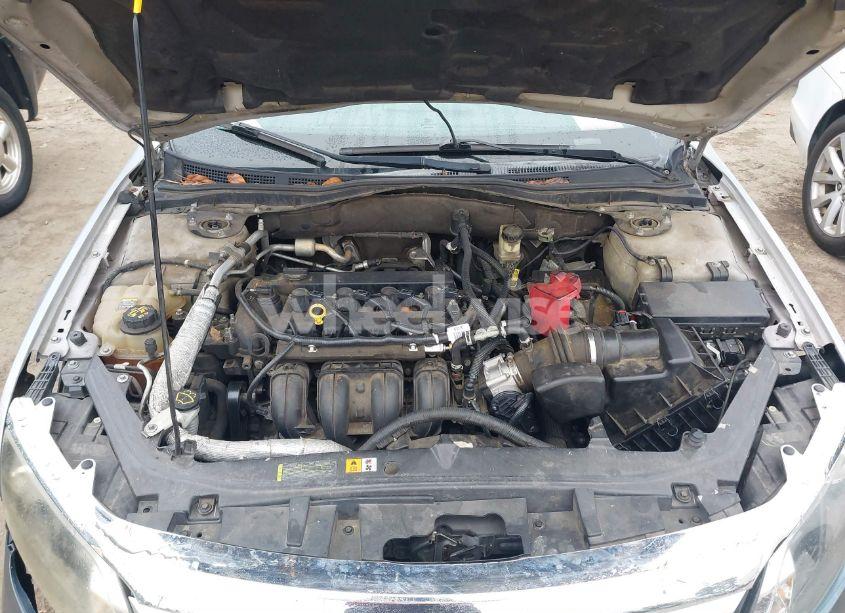 Photo 10 of 2010 Ford Fusion SE (VIN 3FAHP0HA3AR143592)