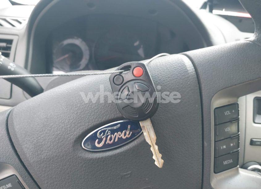 Photo 11 of 2010 Ford Fusion SE (VIN 3FAHP0HA3AR143592)