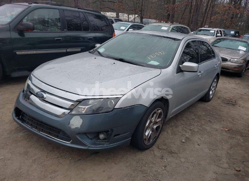 Photo 2 of 2010 Ford Fusion SE (VIN 3FAHP0HA3AR143592)