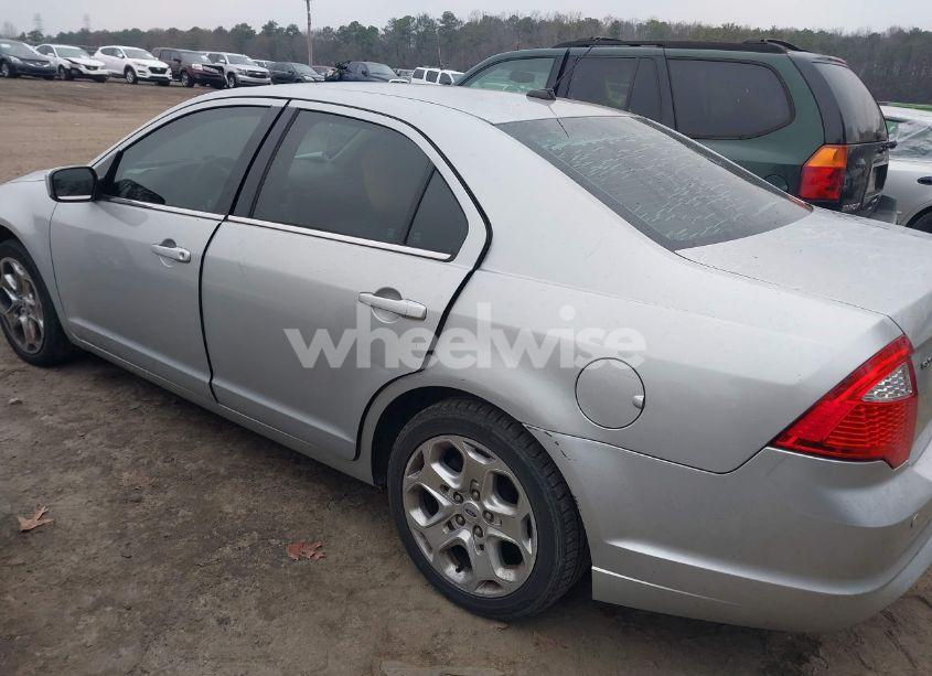 Photo 3 of 2010 Ford Fusion SE (VIN 3FAHP0HA3AR143592)
