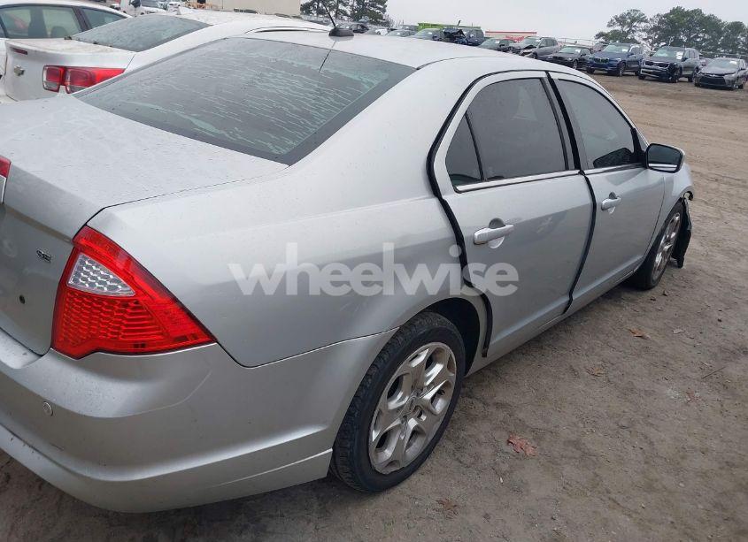 Photo 4 of 2010 Ford Fusion SE (VIN 3FAHP0HA3AR143592)