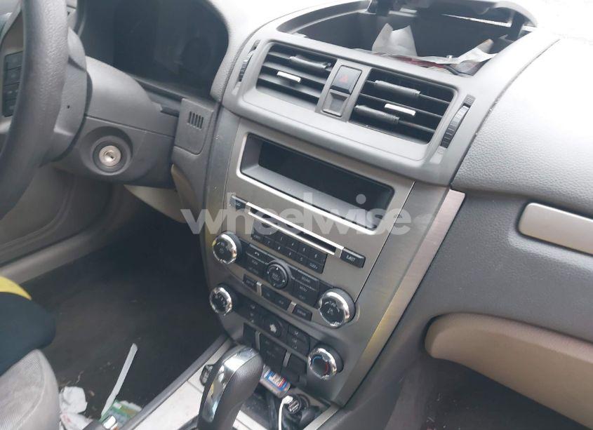 Photo 8 of 2010 Ford Fusion SE (VIN 3FAHP0HA3AR143592)