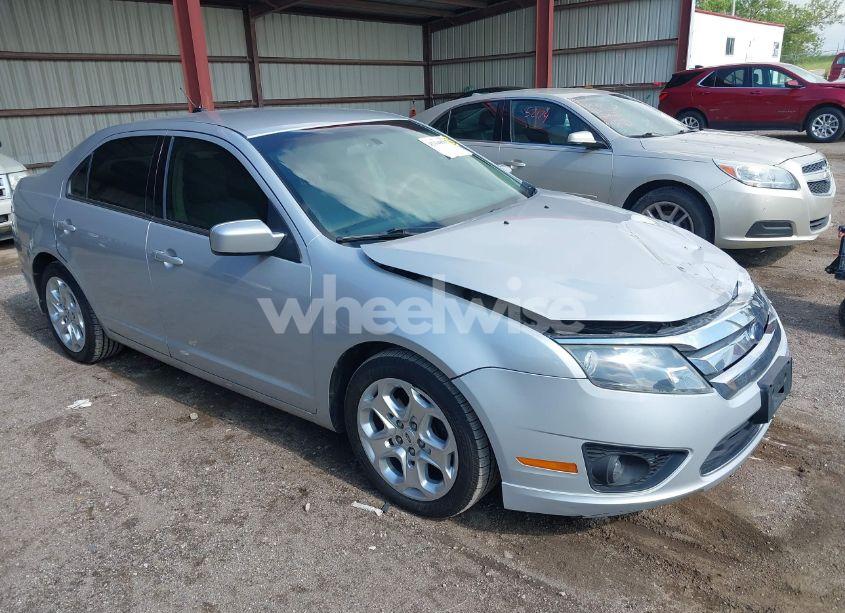2010 Ford Fusion SE (VIN 3FAHP0HA3AR163647) main photo
