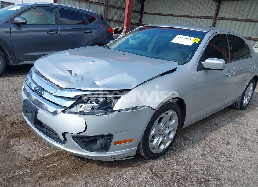 Photo 2 of 2010 Ford Fusion SE (VIN 3FAHP0HA3AR163647)