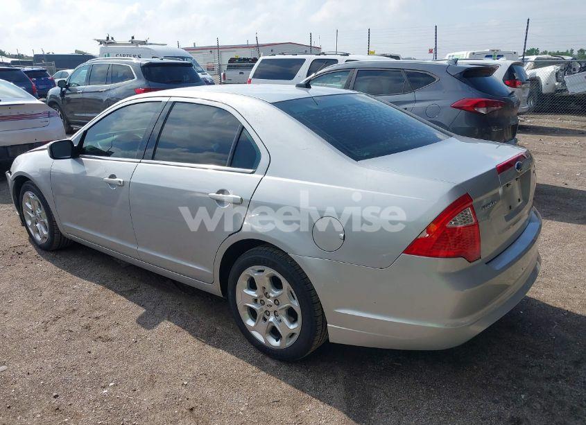 Photo 3 of 2010 Ford Fusion SE (VIN 3FAHP0HA3AR163647)