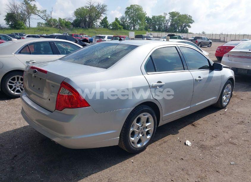 Photo 4 of 2010 Ford Fusion SE (VIN 3FAHP0HA3AR163647)
