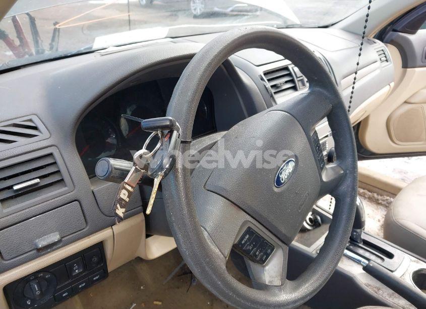 Photo 11 of 2010 Ford Fusion SE (VIN 3FAHP0HA3AR166161)