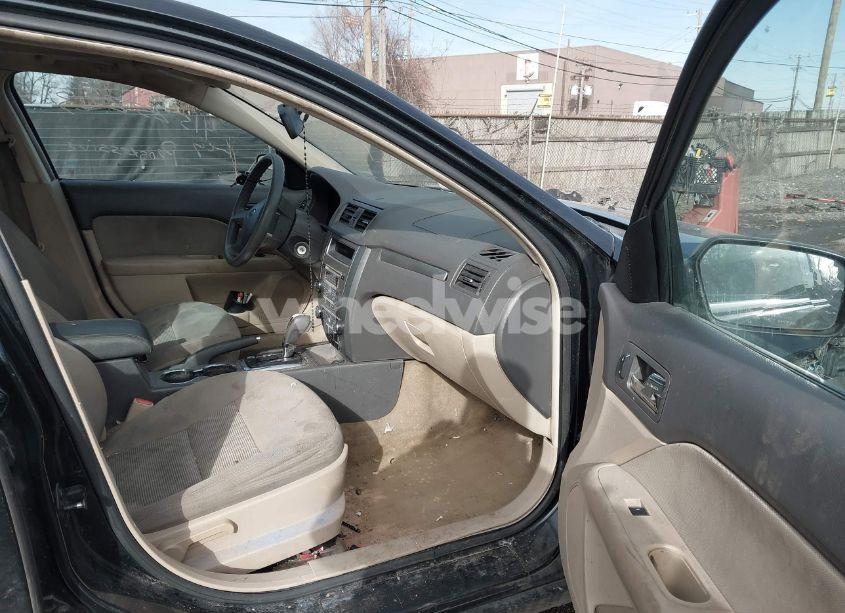 Photo 5 of 2010 Ford Fusion SE (VIN 3FAHP0HA3AR166161)