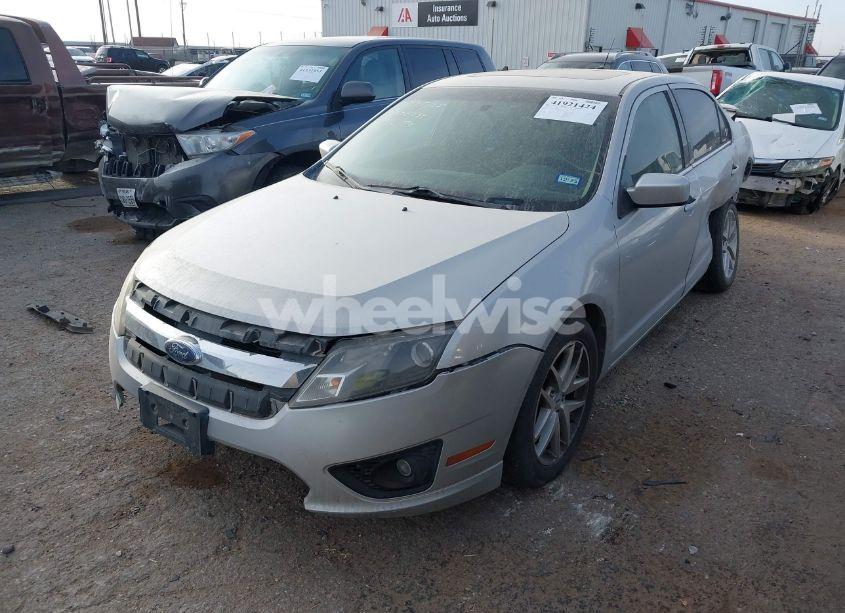 Photo 2 of 2010 Ford Fusion SE (VIN 3FAHP0HA3AR169366)