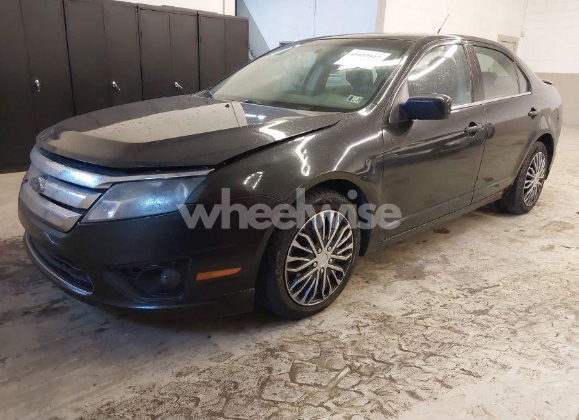 Photo 2 of 2010 Ford Fusion SE (VIN 3FAHP0HA3AR169898)